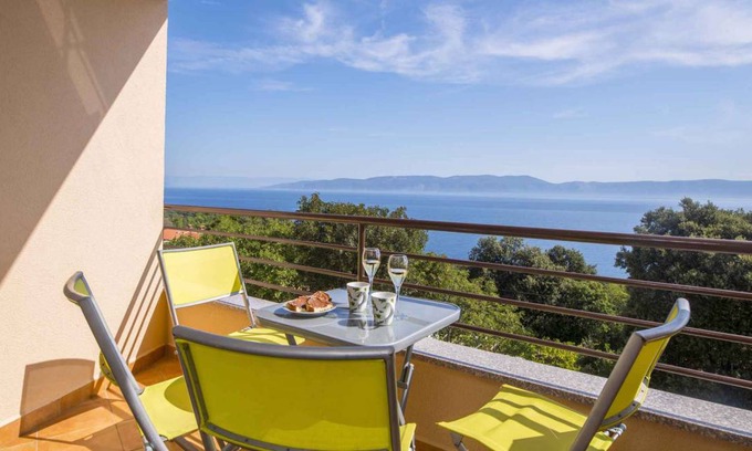 Ravni Apartment | Holiday apartment with balcony and sea view