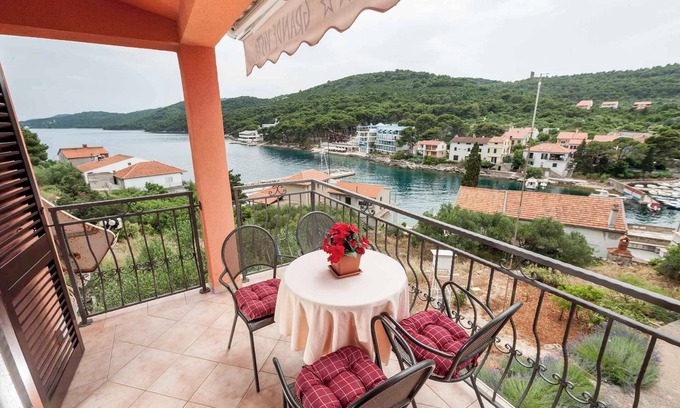 Bozava Apartment | Holiday apartment with a/c