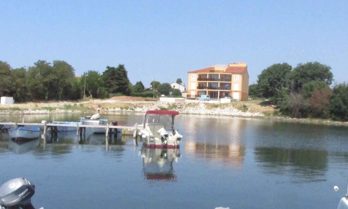 Pomer Apartment | Holiday apartment with air conditioning