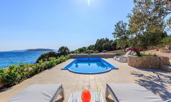 Okrug Gornji House | Holiday home Frano, (15077), Okrug Gornji, hr