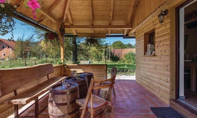 Tounj House | Holiday Home Ico - Three Bedroom Holiday Home with Swimming Pool