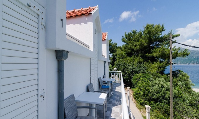 Kolocep Island Apartment | Holiday Home Maćus-One Bedroom Apartment with Balcony