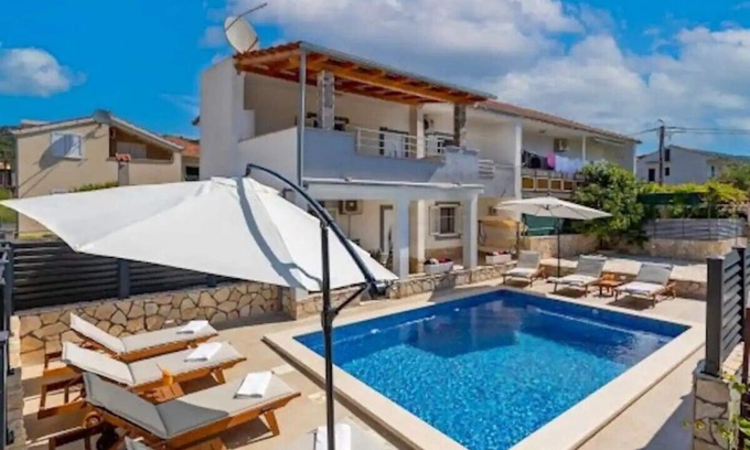 Vinisce House | Holiday home Marin, (14536), Vinišce, hr