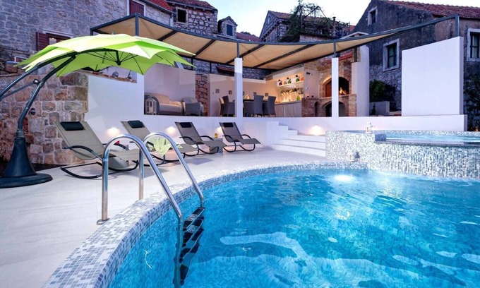 Pitve House | Holiday Home Secret Garden
