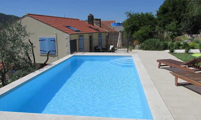 Donja Banda House | Holiday Home Stari Zoganj - Two Bedroom Holiday Home with Terrace and Swimming Pool