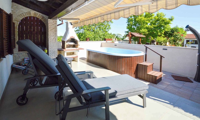Manjadvorci House | Holiday home with Whirpool
