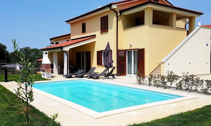Banjole House | Holiday house for 10 guests with 200m² in Banjole (65273)