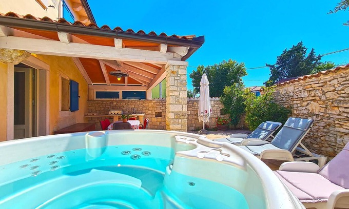 Kavran House | Holiday house Krnica for 1 - 6 persons with 2 bedrooms - Holiday home