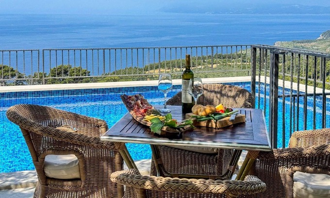 Tucepi House | Holiday house Tučepi for 1 - 5 persons with 2 bedrooms - Row house