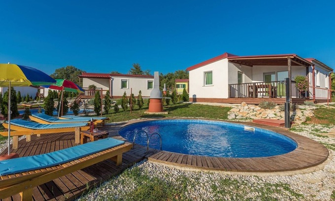Tinjan House | Holiday house with private pool No.1 in holiday park Jelovci