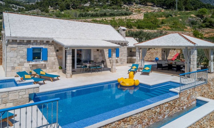 Bol House | House ∙ 3 bedrooms ∙ 6 guests