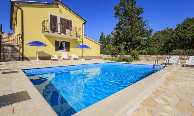 Bazgalji House | HOUSE DAVIDO WITH POOL A GREAT SWIMMING POOL PRIVATE PLAYGROUND HOUSEHOLD WELCOME
