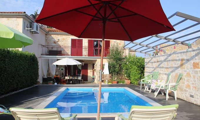 Vrznaveri Hotel | House full of charm and quiet 5km from the sea