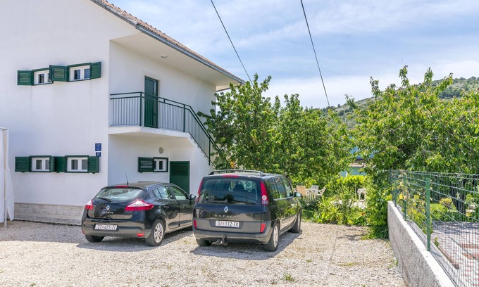 Podglavica House | House Sunčani dvori (39251-K1) - Rogoznica