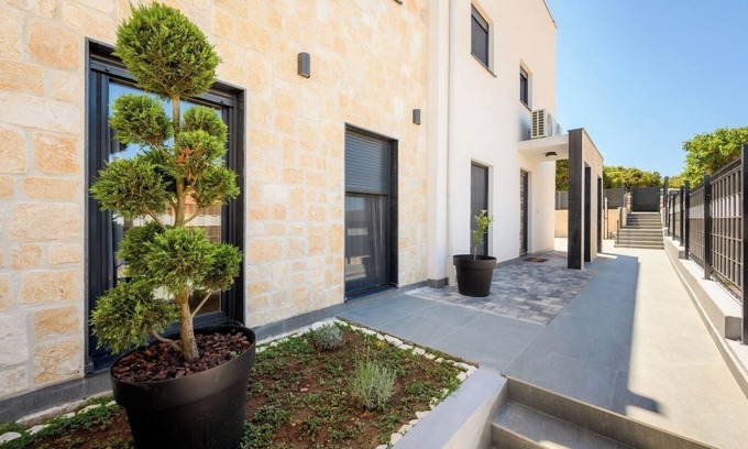 Sreser House | House Villa Zvonimir (120501-K1) - Janjina