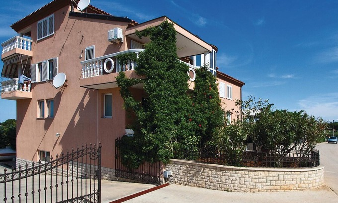 Galizana Apartment | In a quiet part of Galizana, between detached houses, are located these apartments.