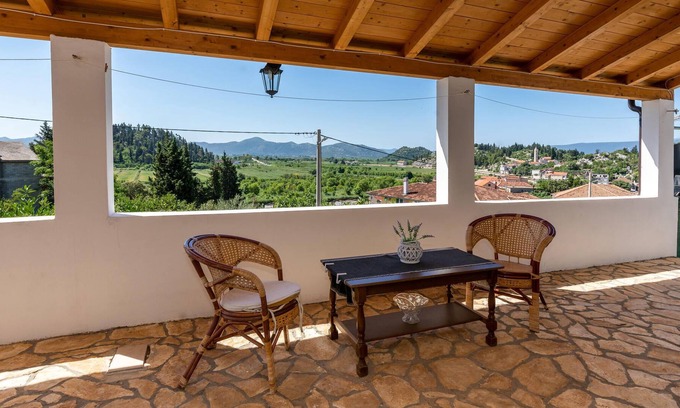 Ploce Apartment | Inviting cottage near the coast and the Neretva Delta.