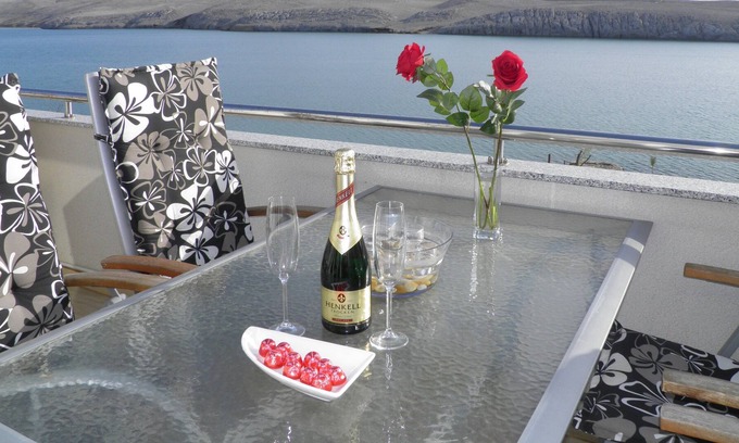 Dinjiska Apartment | Island Pag apartments seafront