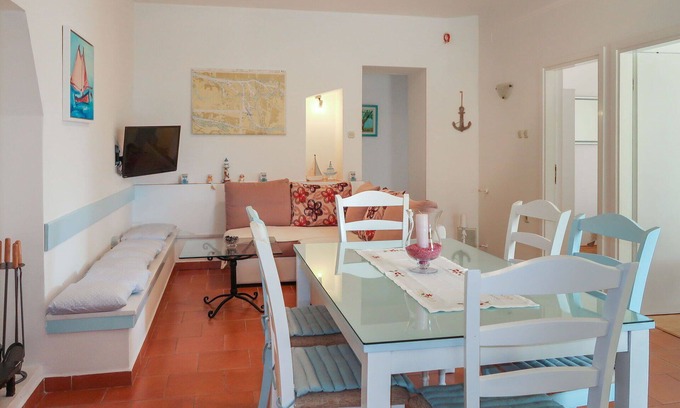 Crni Apartment | Lovely apartment for 4 guests with A/C, WIFI, TV, terrace and pets allowed