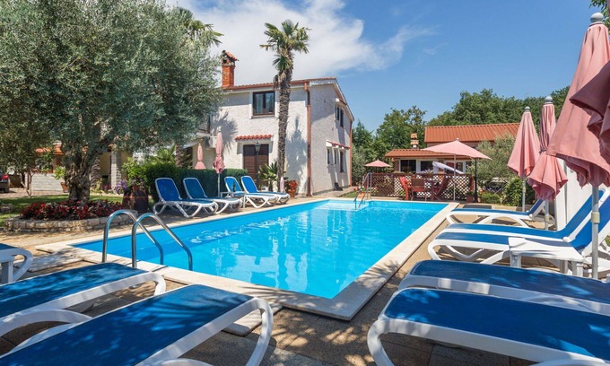 Kosinozici Apartment | Lovely apartment for 5 people with pool, A/C, WIFI, TV, terrace and pets allowed