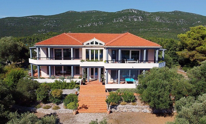 Mali Ston Apartment | Lovely apartment for 8 people with A/C, hot tub, WIFI, TV and terrace