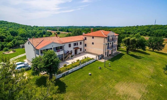 Vrvari Apartment | Lovely house LINDI in Poreč- one-bedroom apartment
