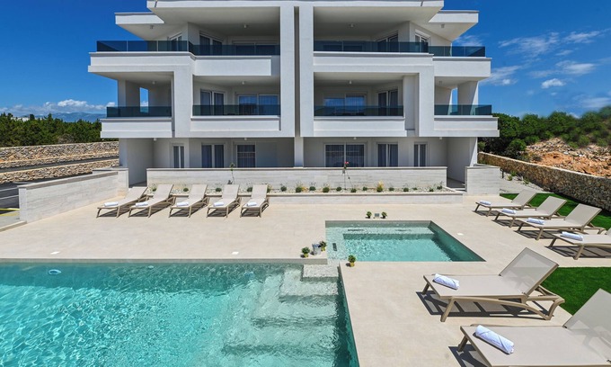 Zrce Apartment | Lux apartments for 10 with terrace and pool