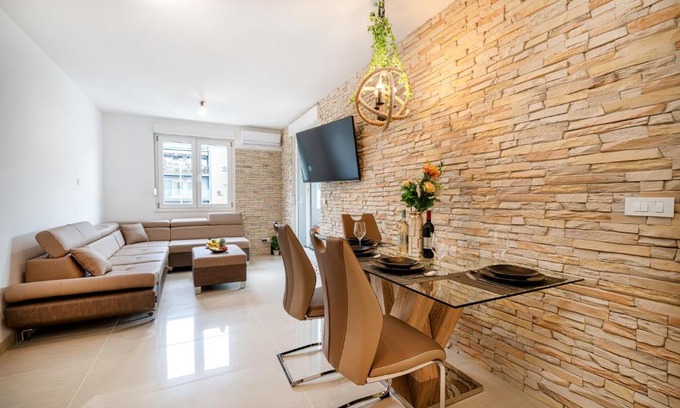 Znjan Apartment | Luxury and modern apartment on the main beach