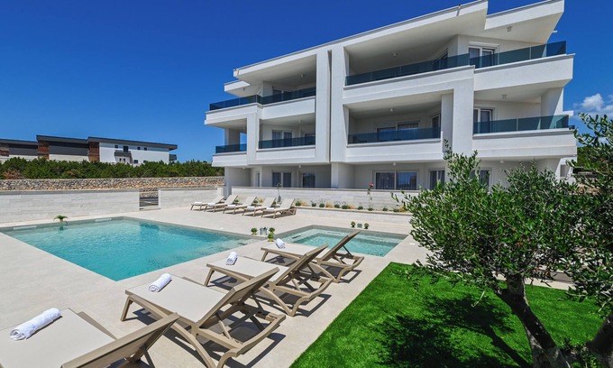 Zrce Apartment | Luxury apartments for 16 with pool