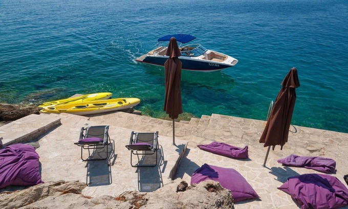 Selca Villa | Luxury Beachfront Villa Palazzo di Mare with private heated pool at the beach on Brac Island - Sumartin