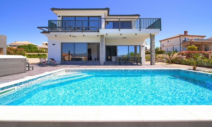 Milohnici House | Luxury villa Lucija with heated pool