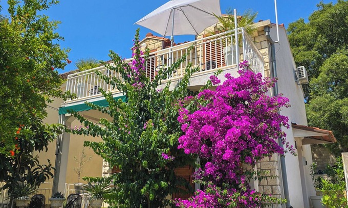 Hodilje House | Mala Kuća - cozy house by the sea with air conditioning!