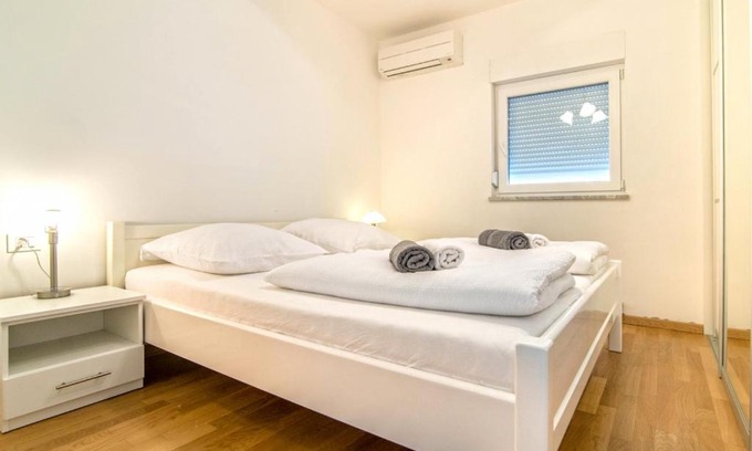 Vrznaveri Villa | Mirjana Villa