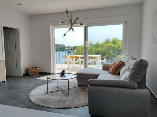 Skrivena Luka Apartment | Modern two bedroom seafront oasis
