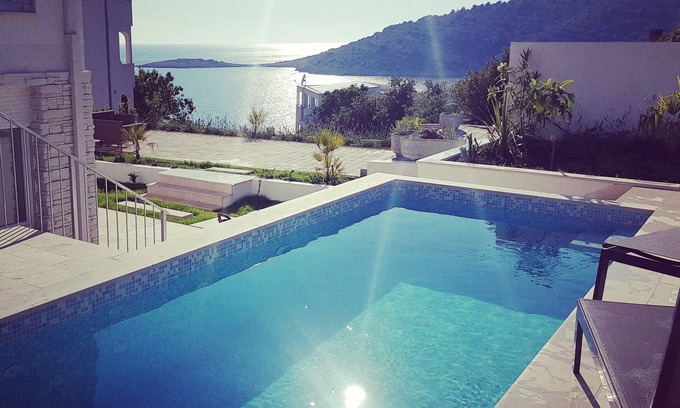 Razanj Villa | New Seafront Villa Hrvatska
