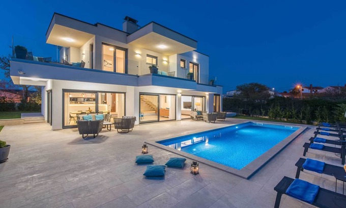 Jehnici Villa | Newly built contemporary villa for 8 with heated pool