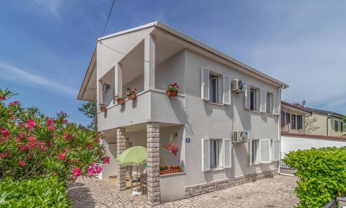 Jadranovo Apartment | Nice apartment in Jadranovo with WiFi