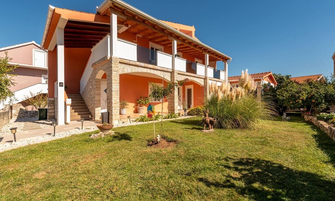 Podgradina Apartment | Nice apartment in Podgradina with WiFi