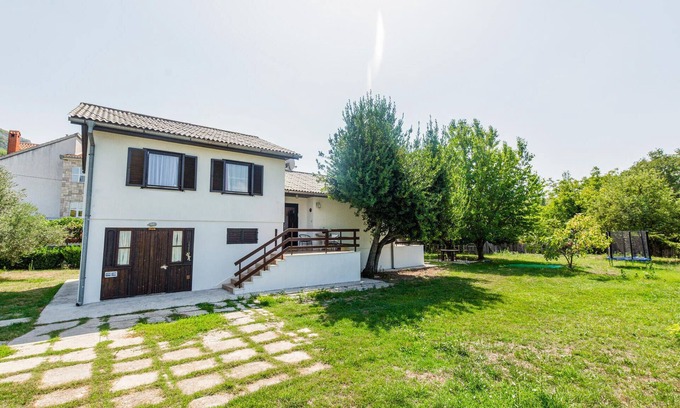 Blato na Cetini House | Nice home in Blato na Cetini with WiFi