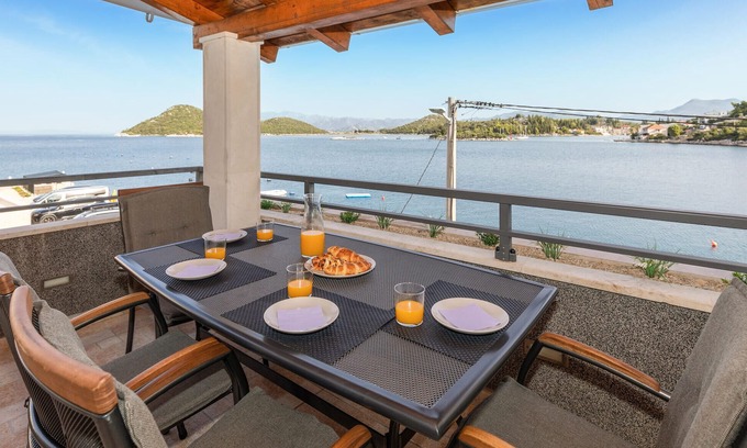 Blace House | Nice home in Blace with kitchen