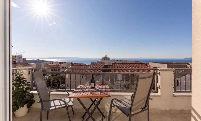 Ratac Apartment | One bedroom apartment with balcony and sea view Makarska (A-22017-a)