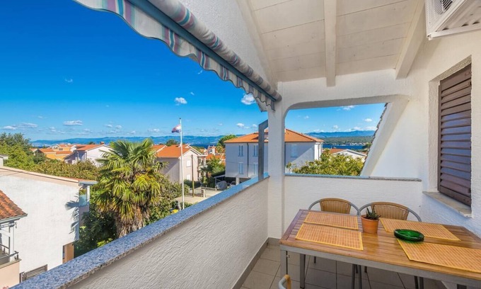 Vantacici Apartment | One bedroom apartment with terrace and sea view Vantačići, Krk (A-5313-a)
