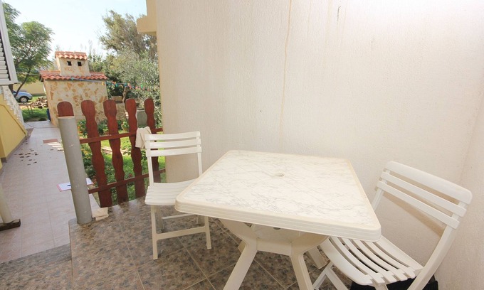 Dinjiska Apartment | One bedroom apartment near beach Dinjiška, Pag (A-9386-b)
