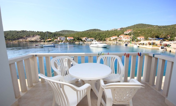 Zaglav Apartment | One bedroom apartment near beach Zaglav, Dugi otok (A-8144-a)