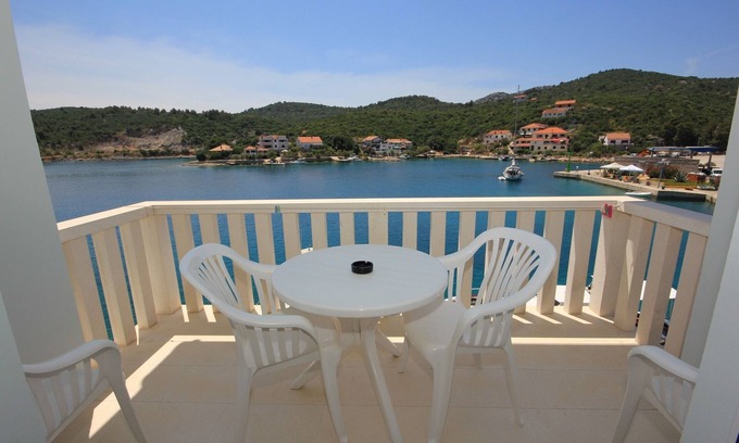 Zaglav Apartment | One bedroom apartment near beach Zaglav, Dugi otok (A-8144-c)