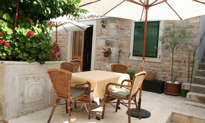 Vrboska Apartment | One bedroom apartment with terrace Vrboska, Hvar (A-4601-b)