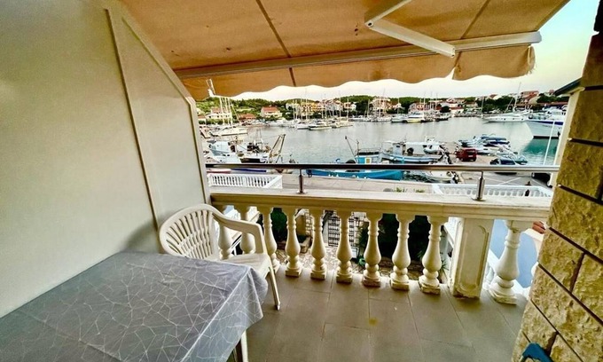 Jezera Apartment | One bedroom apartment with terrace and sea view Jezera, Murter (A-5123-b)