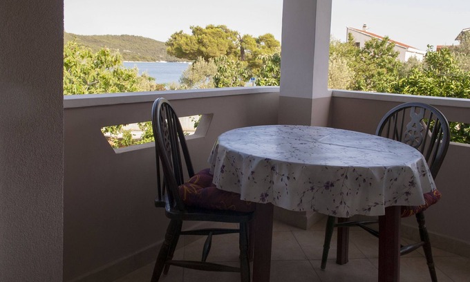 Municipality of Kali Apartment | One bedroom apartment with terrace and sea view Cove Mala Lamjana, Ugljan (A-8449-b)