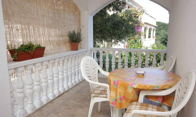 Cove Rogacic Apartment | One bedroom apartment with terrace Vis (A-8531-f)