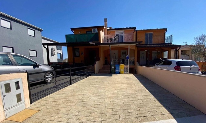 Porec Apartment | Pleasant One-Bedroom Apartment Hana